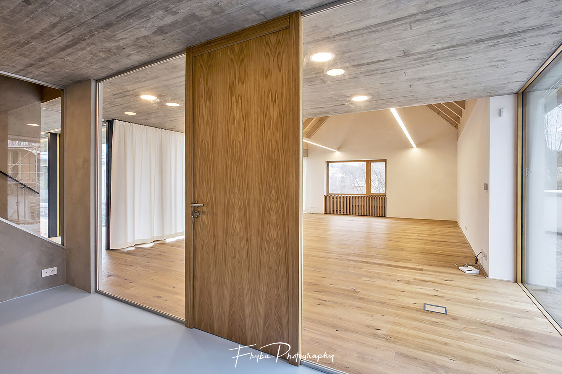 Interior-concrete-wood